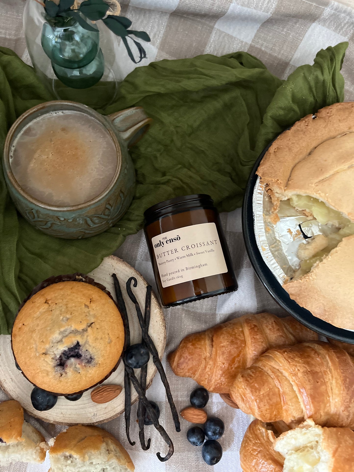 Butter Croissant Soy Wax Candle | Buttery Pastry, Warm Milk and Sweet Vanilla